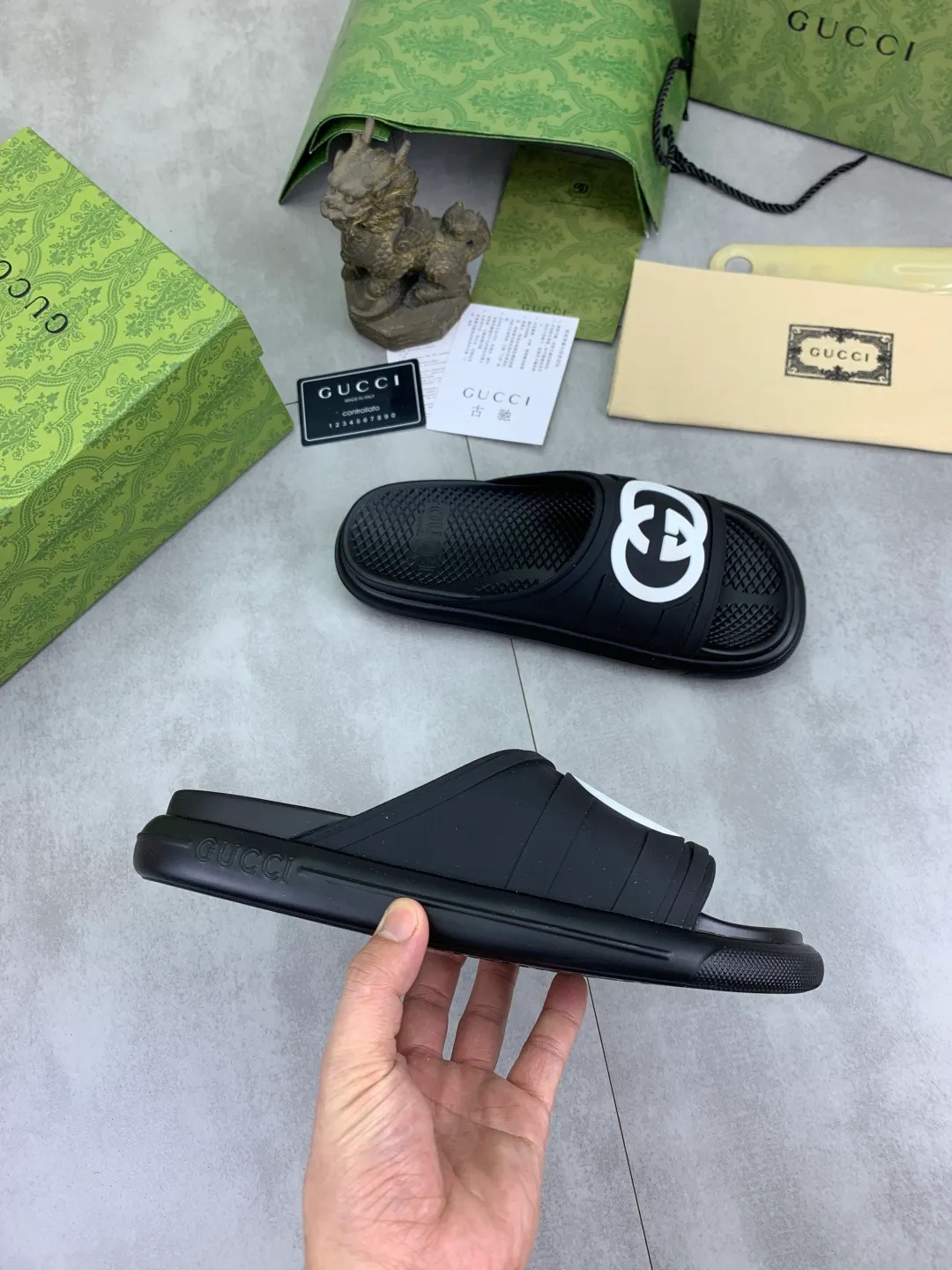 Men's Men's Shoes 💰P300💰[New Style] High Version 🎁🎁🎁 GUCCI New Year of the Snake casual slippers, original official website, perfect workmanship, transmitting a kind of noble luxury, sublimating its definition of luxury in Gucci's high-end extraordinary craftsmanship. Original Gucci double G combination outsole, code number: 35-46, complete package